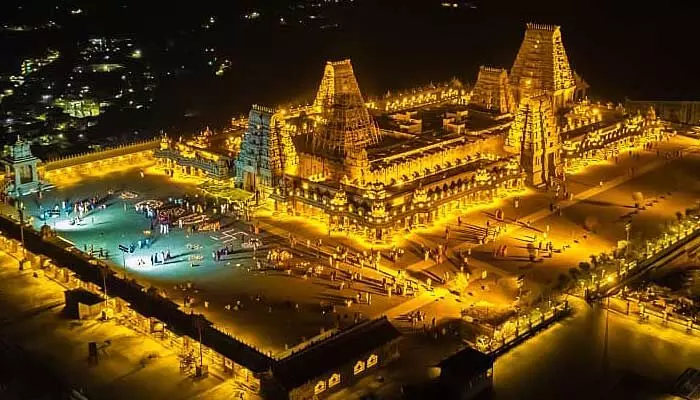 యాదాద్రికి వెళ్లే భక్తులకు బిగ్ అలర్ట్.. టికెట్ ధరలు పెంపు యాదాద్రికి వెళ్లే భక్తులకు బిగ్ అలర్ట్.. టికెట్ ధరలు పెంపు