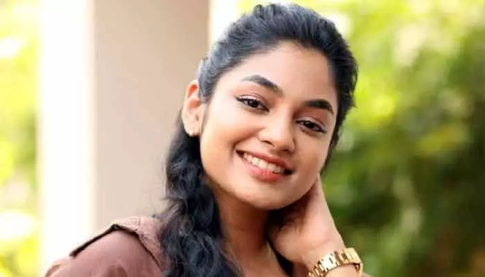 Ivana: రష్మిక కూడా పొట్టిదే.. నేషనల్ క్రష్పై షాకింగ్ కామెంట్స్ చేసిన యంగ్ హీరోయిన్ Ivana: రష్మిక కూడా పొట్టిదే.. నేషనల్ క్రష్పై షాకింగ్ కామెంట్స్ చేసిన యంగ్ హీరోయిన్