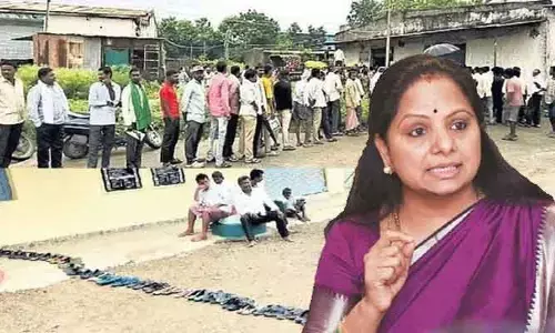 రైతులు అవస్థలు పడుతున్నా పట్టింపు లేదా.. సర్కార్‌పై ఎమ్మెల్సీ కవిత ఫైర్