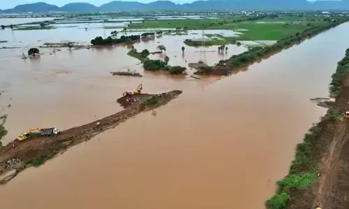బెజవాడలో మళ్లీ వరదలు? మైకులతో పోలీసుల ప్రచారం!