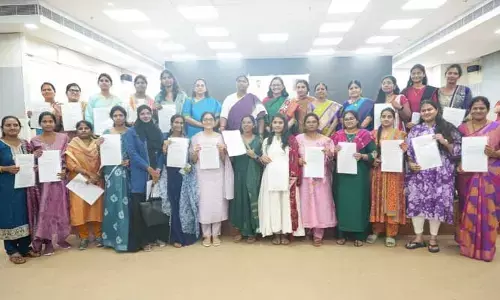 Seethakka: రాజకీయ ఒత్తిడికి తలొగ్గొద్దు.. నూతన సీడీపీవోలకు మంత్రి సీతక్క దిశానిర్దేశం