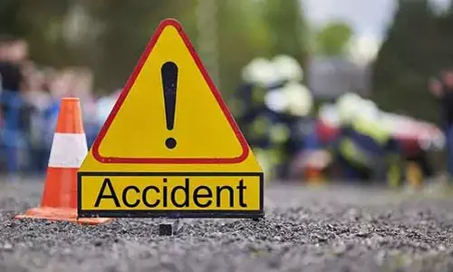ఆటో-ప్రైవేటు బస్సు ఢీ... ముగ్గురు మృతి