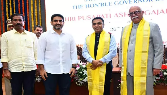 గోవా గవర్నర్గా అశోక్ గజపతిరాజు ప్రమాణం.. మంత్రి లోకేష్ శుభాకాంక్షలు గోవా గవర్నర్గా అశోక్ గజపతిరాజు ప్రమాణం.. మంత్రి లోకేష్ శుభాకాంక్షలు