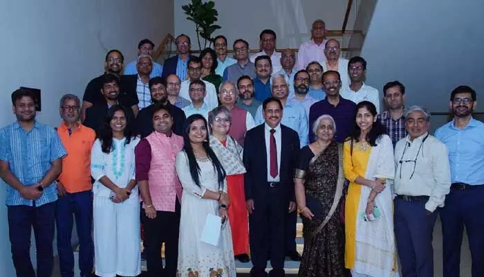 నగరాల సుస్థిర అభివృద్ధికి ఐఐటీలు ముందుకు రావాలి: మెట్రో ఎండీ ఎన్వీఎస్ రెడ్డి నగరాల సుస్థిర అభివృద్ధికి ఐఐటీలు ముందుకు రావాలి: మెట్రో ఎండీ ఎన్వీఎస్ రెడ్డి