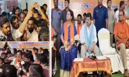 T BJP: రామచందర్ రావు ఎదుటే ఎంపీ డీకే అరుణ వర్సెస్ శాంతకుమార్ వర్గీయుల బాహాబాహీ