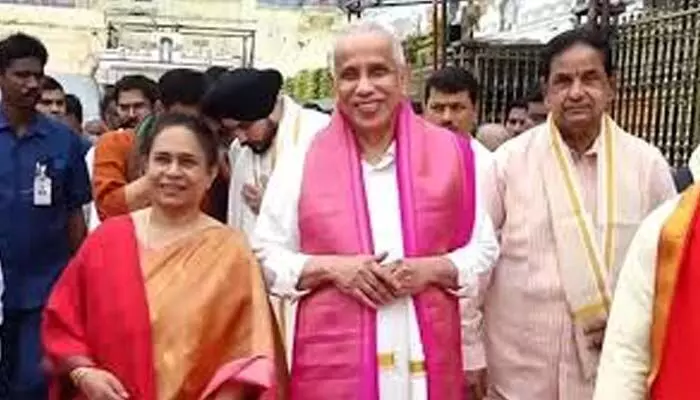 తిరుమల శ్రీవారిని దర్శించుకున్న ఏపీ గవర్నర్ తిరుమల శ్రీవారిని దర్శించుకున్న ఏపీ గవర్నర్