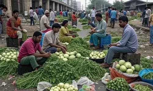 ఇంకెన్నాళ్లీ దళారీ వ్యవస్థ.. ? మార్కెట్ ఫీజు తప్పించుకునేందుకు బయటే అమ్మకాలు