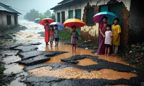 ముసురు ముప్పు.. నరకం చూపిస్తున్న రోడ్లు..