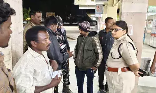 అర్ధరాత్రి శాంతి భద్రతలను పరిశీలించిన పోలీస్ బాస్