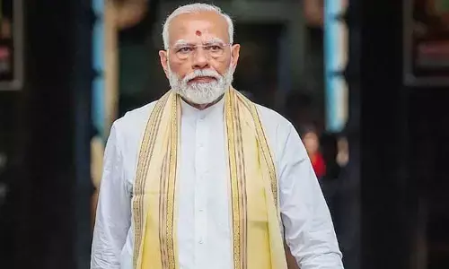 మోడీ నా డాడీ.. బాంబ్ పేల్చిన కుర్రాడు.. ఫుటేజీతో సహా..
