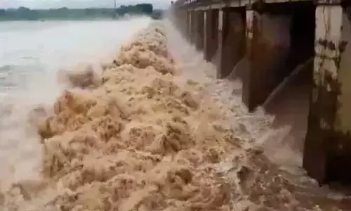 Dhavaleswaram : ధవళేశ్వరానికి భారీగా వరద.. 175 గేట్లు ఎత్తివేత