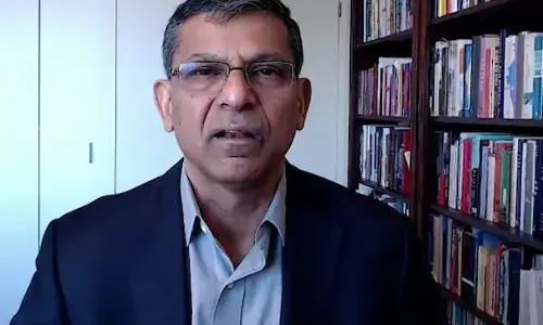 India: తయారీలో చైనా తరహా ఆశలను భారత్ వదులుకోవాలి: రఘురామ్ రాజన్