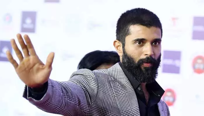 ‘ఈసారి నేను కాదు మనం కొడ్తున్నాం’.. విజయ్ దేవరకొండ ఆసక్తికర వ్యాఖ్యలు ‘ఈసారి నేను కాదు మనం కొడ్తున్నాం’.. విజయ్ దేవరకొండ ఆసక్తికర వ్యాఖ్యలు