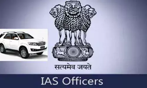 హాట్ టాపిక్‌గా ఆ ఐఏఎస్‌ల తీరు.. బదిలీ అయినా కార్లు హ్యాండోవర్ చేయని వైనం