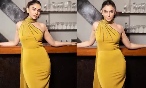 మందుగ్లాసులతో దర్శనమిచ్చిన హాట్ బ్యూటీ.. టెంప్ట్ చేస్తున్నావుగా అంటూ కామెంట్స్