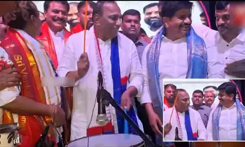 డ్రమ్స్ వాయించి దుమ్ములేపిన మల్లారెడ్డి.. సోషల్ మీడియాలో వీడియో వైరల్