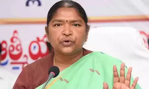 గత సర్కార్ చేసిన తప్పులను సరిదిద్దుతున్నాం.. మంత్రి సీతక్క కీలక వ్యాఖ్యలు