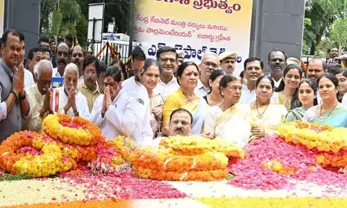 జైపాల్‌రెడ్డికి భారత రత్న ఇవ్వాలి.. ఆయన వర్ధంతి సందర్భంగా నివాళి అర్పించిన మంత్రులు, ప్రముఖులు