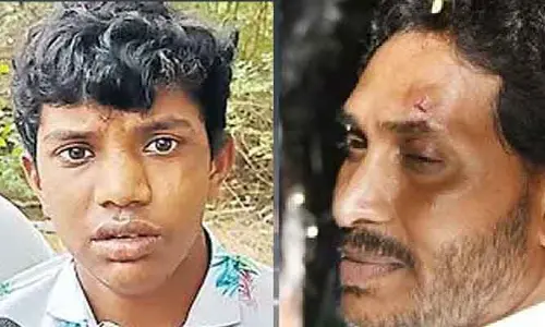 గులకరాయి దాడి కేసు నిందితుడు సతీశ్ ఆచూకీ లభ్యం.. మాజీ సీఎం ఇలాఖాలో ప్రత్యక్ష్యం
