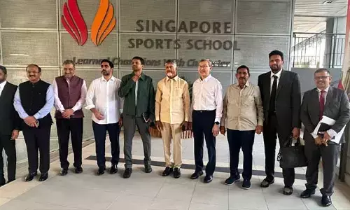 సింగపూర్ స్పోర్ట్స్ స్కూలును పరిశీలించిన చంద్రబాబు