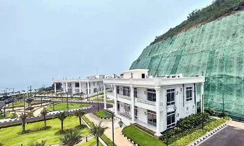 రుషికొండ ప్యాలెస్‌ను ఎలా ఉపయోగించుకోవాలో తెలియడం లేదు: మంత్రి సెటైర్లు