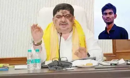 నిరుపేద విద్యార్థికి అండగా మంత్రి పొన్నం