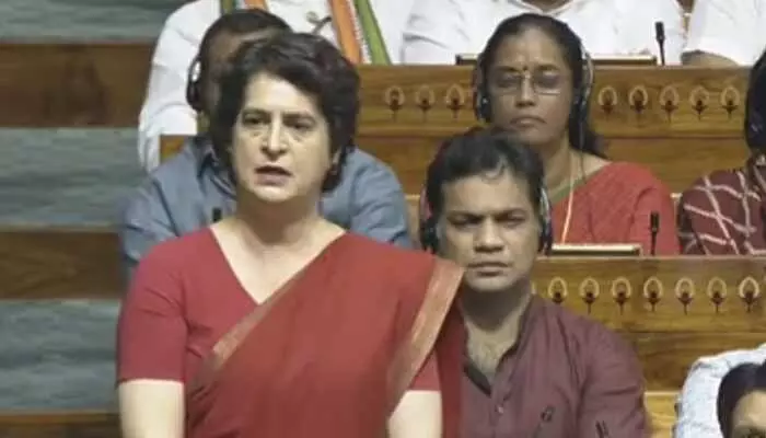 పహల్గామ్ ఉగ్రదాడి బాధ్యత ఎవరిది? ఎవరైనా రాజీనామా చేశారా? : లోక్సభలో ప్రియాంక గాంధీ పహల్గామ్ ఉగ్రదాడి బాధ్యత ఎవరిది? ఎవరైనా రాజీనామా చేశారా? : లోక్సభలో ప్రియాంక గాంధీ