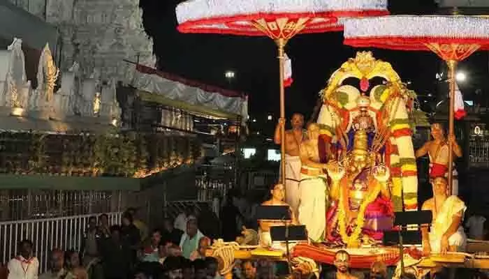 తిరుమలలో ఘనంగా గరుడ పంచమి వేడుకలు.. భక్తులకు మలయప్పస్వామి కటాక్షం తిరుమలలో ఘనంగా గరుడ పంచమి వేడుకలు.. భక్తులకు మలయప్పస్వామి కటాక్షం
