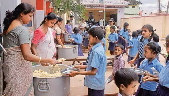 TG: మధ్యాహ్న భోజన పథకం నిధులు విడుదల TG: మధ్యాహ్న భోజన పథకం నిధులు విడుదల