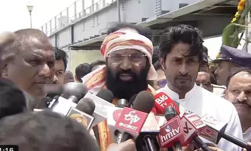 కేసీఆర్ తెలంగాణ భవిష్యత్తునే తాకట్టు పెట్టారు: మంత్రి ఉత్తమ్ కౌంటర్