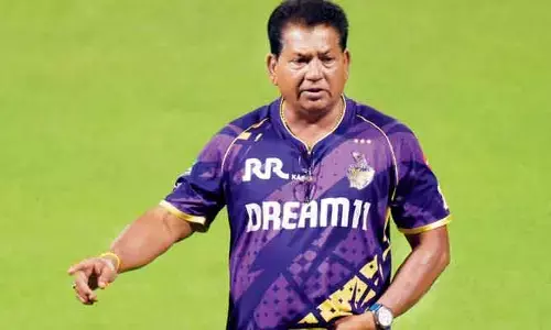 KKR కు భారీ షాక్.. హెడ్ కోచ్ రాజీనామా