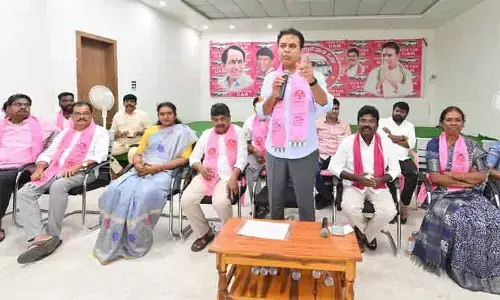 ఫ్రీ బస్సు పేరుతో హామీలన్నీ హాంఫట్ : ఎమ్మెల్యే కేటీఆర్