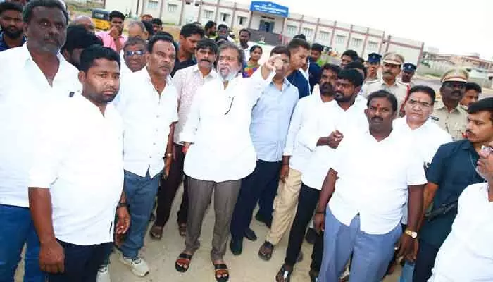 అందోలులో మంత్రి దామోదర్ రాజనర్సింహ పర్యటన అందోలులో మంత్రి దామోదర్ రాజనర్సింహ పర్యటన