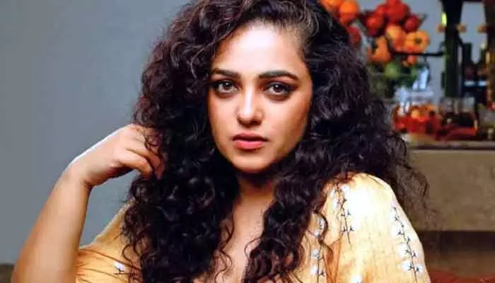ఆ విషయంలో కన్విన్స్ కాలేను.. హీరోయిన్ కామెంట్స్తో షాక్లో ఫ్యాన్స్ ఆ విషయంలో కన్విన్స్ కాలేను.. హీరోయిన్ కామెంట్స్తో షాక్లో ఫ్యాన్స్