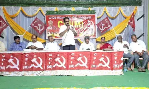 మతతత్వ ఫాసిస్ట్ విధానాలకు వ్యతిరేకంగా పోరాడాలి.. :  తమ్మినేని వీరభద్రం
