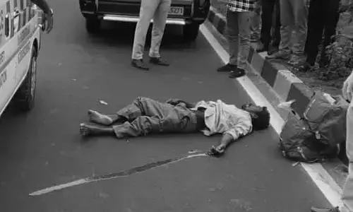 డ్రైవర్‌ నిర్లక్ష్యం.. రోడ్డు దాటుతుండగా ఢీకొన్న వాహనం.. ఒకరు మృతి