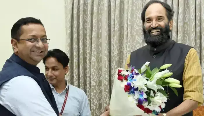వడ్డీ రేటు తగ్గించండి - ఆర్ఈసీ సీఎండీని కోరిన మంత్రి ఉత్తమ్