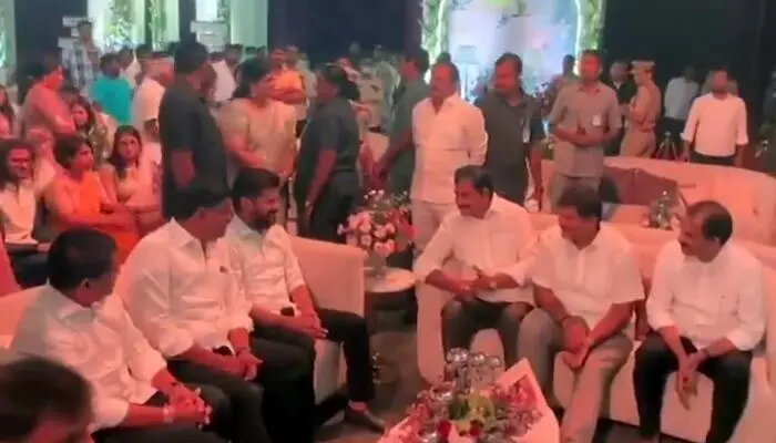 ఆత్మీయ మిత్రుల కలయిక! రేవంత్ రెడ్డి, దేవినేని ఉమా, పయ్యావుల కేశవ్ ముచ్చట్లు ఆత్మీయ మిత్రుల కలయిక! రేవంత్ రెడ్డి, దేవినేని ఉమా, పయ్యావుల కేశవ్ ముచ్చట్లు