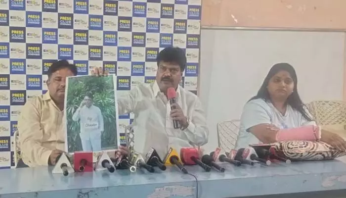 కేటీఆర్ మామ, బావమరిదిపై మాజీ సర్పంచ్ సంచలన ఆరోపణలు కేటీఆర్ మామ, బావమరిదిపై మాజీ సర్పంచ్ సంచలన ఆరోపణలు