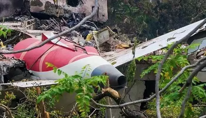 Air accidents: ఈ ఏడాది ఎనిమిది విమాన ప్రమాదాలు.. లోక్సభలో కేంద్రం వెల్లడి Air accidents: ఈ ఏడాది ఎనిమిది విమాన ప్రమాదాలు.. లోక్సభలో కేంద్రం వెల్లడి
