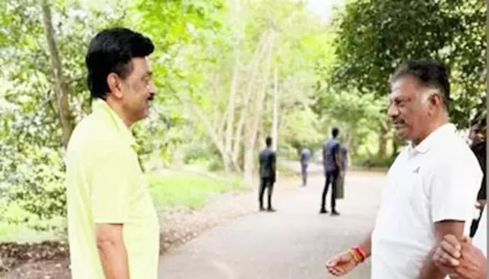 Panneer selvam: ఎన్డీయేకు పన్నీర్ సెల్వం షాక్.. కూటమిని వీడుతున్నట్టు ప్రకటన Panneer selvam: ఎన్డీయేకు పన్నీర్ సెల్వం షాక్.. కూటమిని వీడుతున్నట్టు ప్రకటన