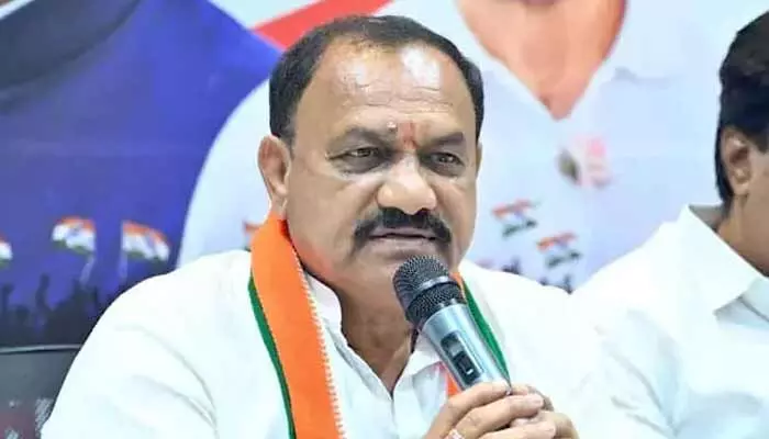 Congress: బీఆర్ఎస్ కు నూకలు చెల్లాయి.. అందుకే కాంగ్రెస్ పై అవాకులు చెవాకులు: పీసీసీ చీఫ్ Congress: బీఆర్ఎస్ కు నూకలు చెల్లాయి.. అందుకే కాంగ్రెస్ పై అవాకులు చెవాకులు: పీసీసీ చీఫ్