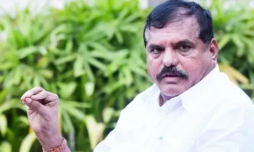 పోలీసులు ఇష్టారాజ్యంగా వ్యవహరిస్తున్నారు.. మాజీ మంత్రి బొత్స ఫైర్