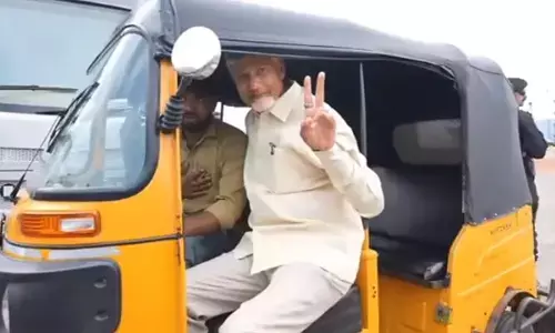 ఆటోలో ప్రయాణించి డ్రైవర్ల సమస్యలు తెలుసుకున్న చంద్రబాబు