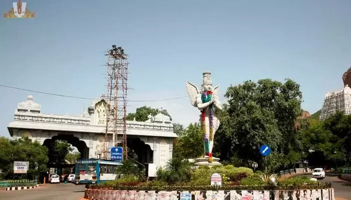 PHOTO:తిరుపతిలో షాకింగ్ ఘటన.. శ్రీవారి భక్తులు తీవ్ర ఆగ్రహం.. అసలేం జరిగిందంటే? PHOTO:తిరుపతిలో షాకింగ్ ఘటన.. శ్రీవారి భక్తులు తీవ్ర ఆగ్రహం.. అసలేం జరిగిందంటే?