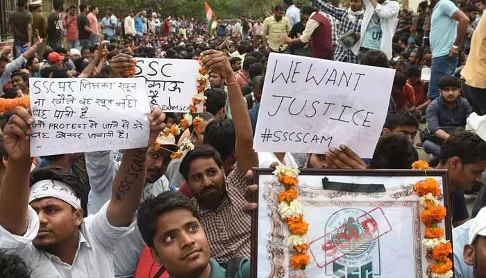 ఢిల్లీలో SSC అభ్యర్థుల భారీ ఆందోళన ఢిల్లీలో SSC అభ్యర్థుల భారీ ఆందోళన