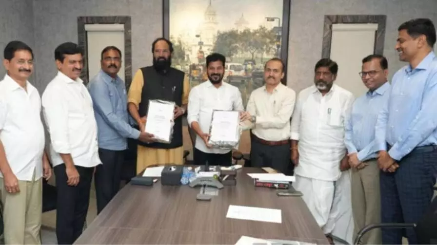 కాళేశ్వరం కమిషన్ నివేదికపై రేపు సచివాలయంలో కీలక సమావేశం కాళేశ్వరం కమిషన్ నివేదికపై రేపు సచివాలయంలో కీలక సమావేశం