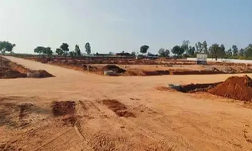 ఈదుల వాగు కబ్జాకు అధికారులు అండ!