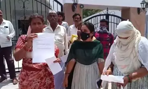 జనసేన ఎంపీ కార్యాలయం వద్ద ఉద్రిక్త వాతావరణం