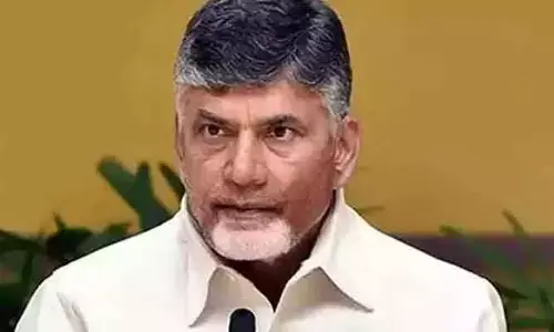 భారీ వర్షాలు.. విద్యాసంస్థలకు సెలవులు ఇవ్వాలి: చంద్రబాబు